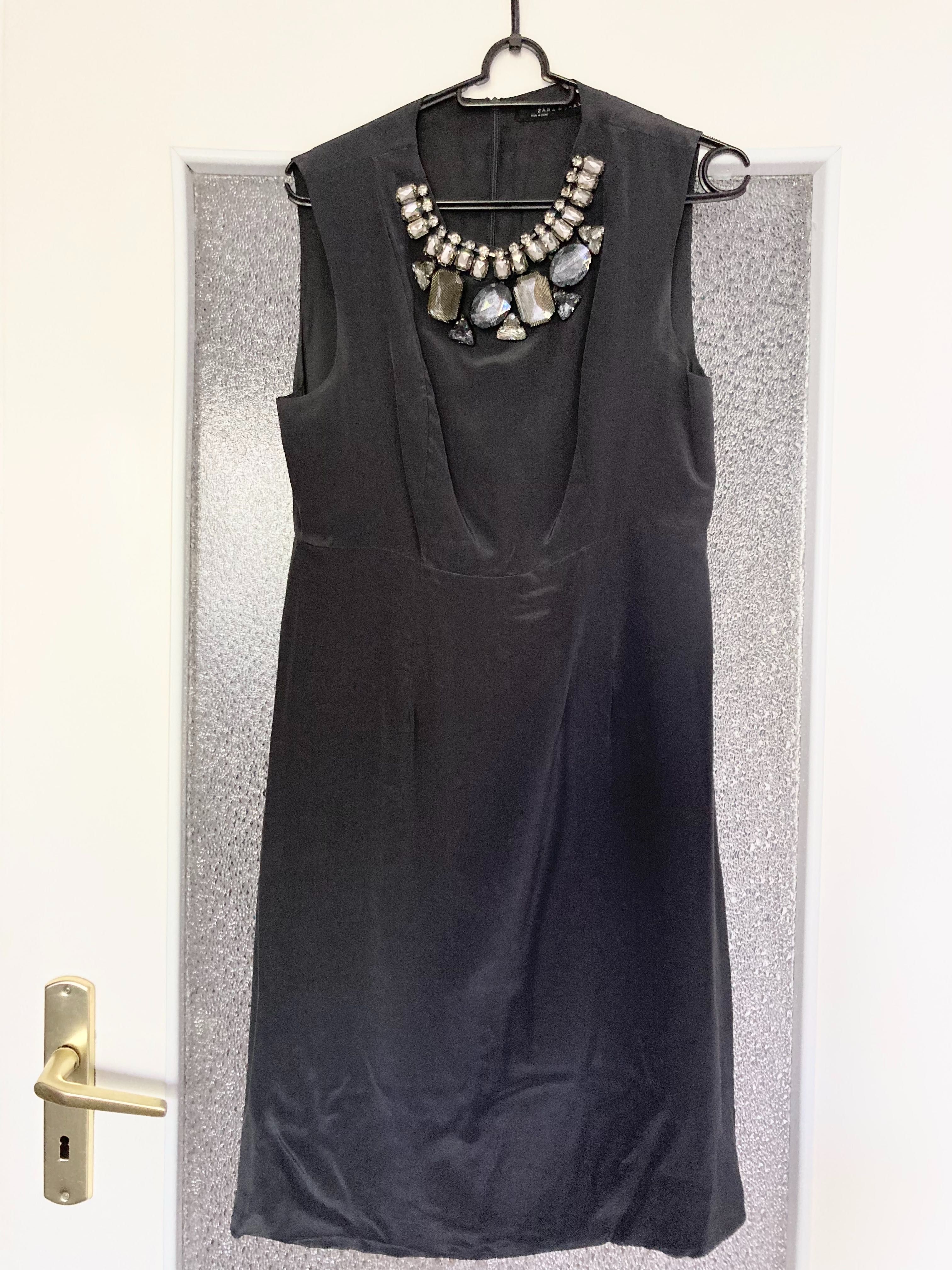 Sukienka grafitowa, wizytowa, elegancka z naszyjnikiem, rozmiar S Zara