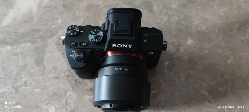 Máquina fotográfica Sony ILCE-7M como nova tem pouco uso.