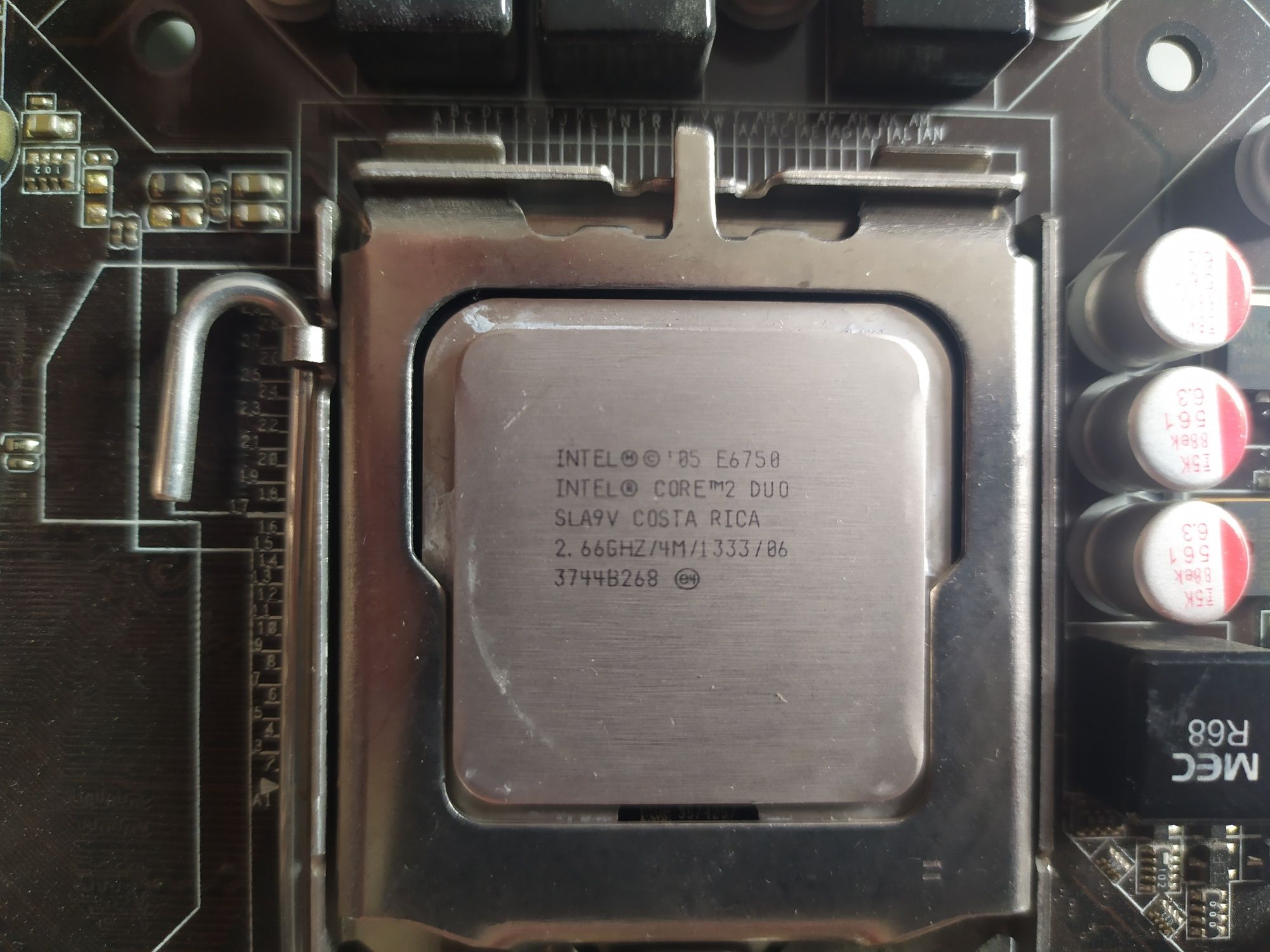 Komputer stacjonarny Intel E6750 ASUS EAH5450