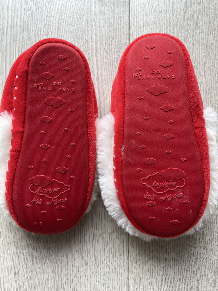 Kapcie ze Świętym Mikołajem z Zara