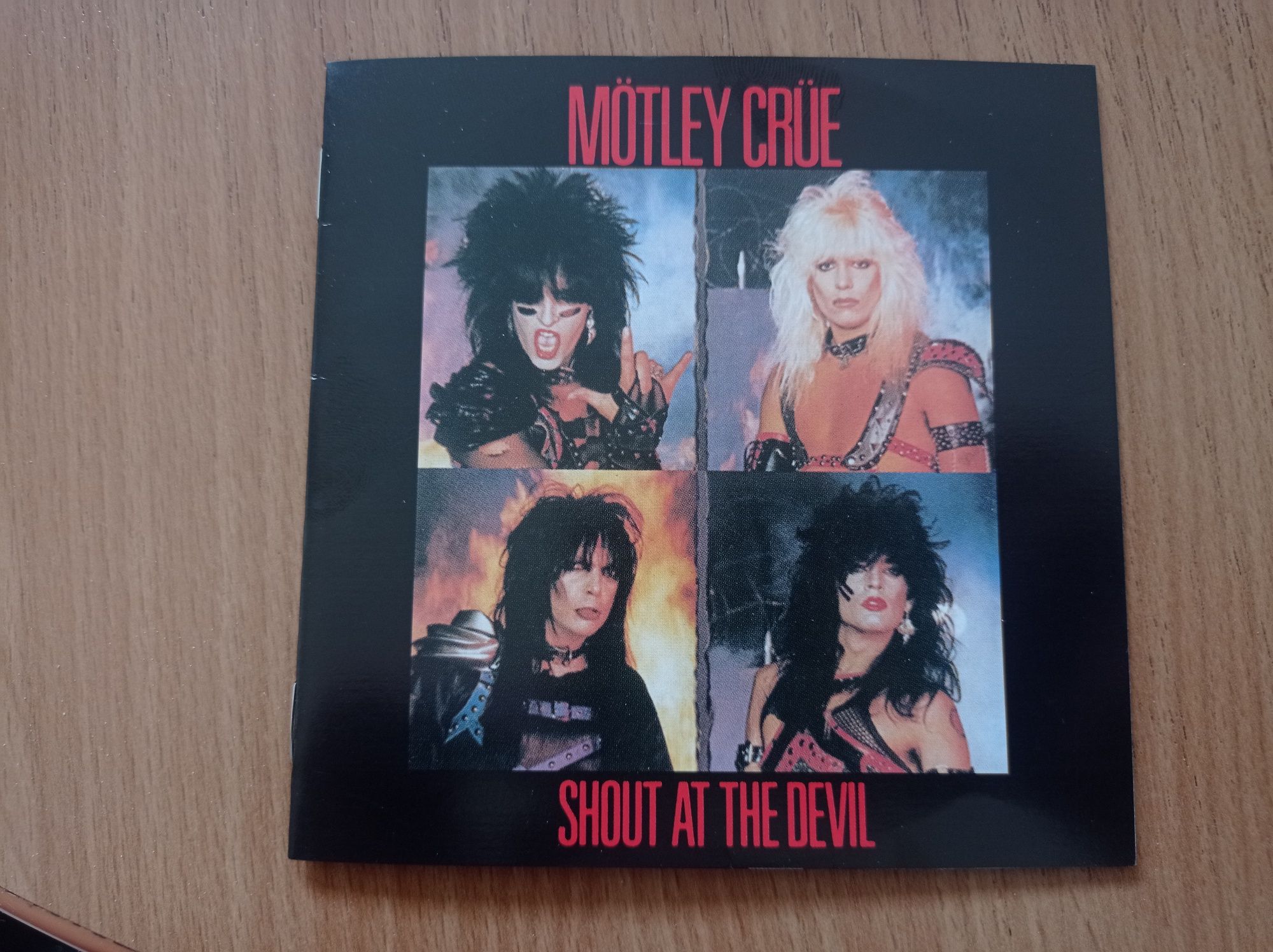 Motley Crue - Shout at The devil