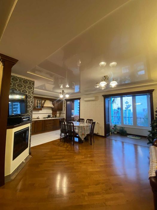 3к на центральній Митниці, в районі Гранд маркету