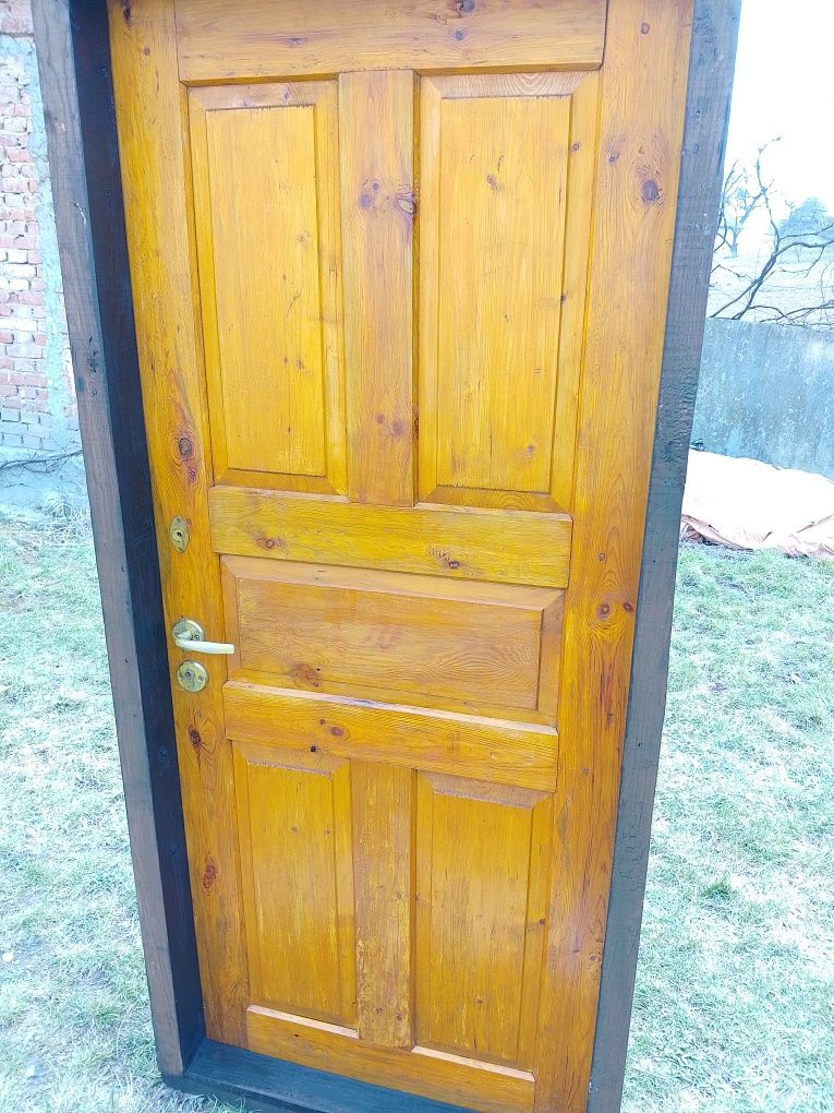 Двері дерев'яні вхідні
