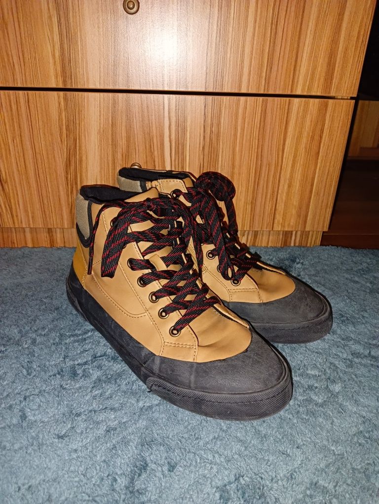 Zniżka 35zl Buty polbuty Zara rozm 38/39
Wkładka 24,5-25cm