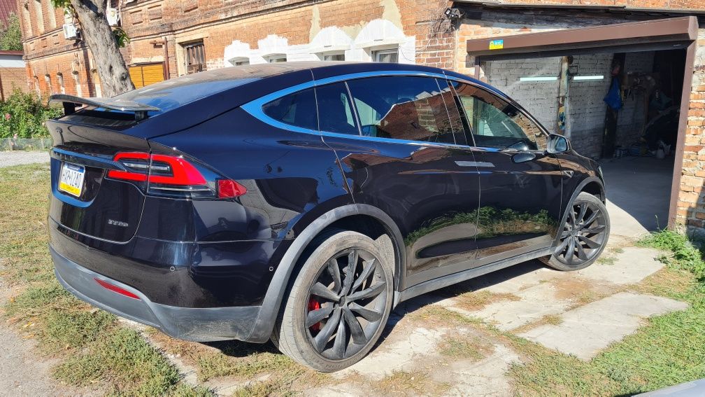 Tesla model X окантовка заднего крыла