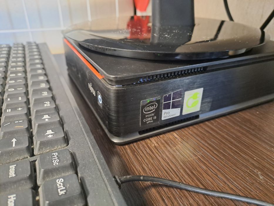 Комплект ПК Fujitsu Q920 з монітором