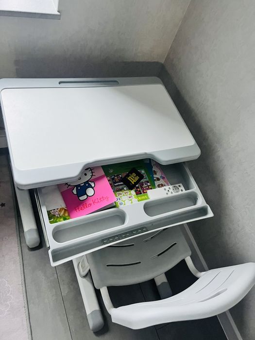 Дитячий стіл зі стільцем