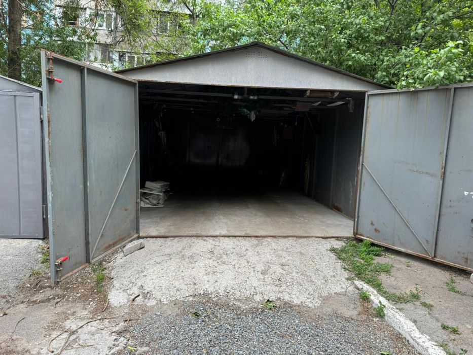 Продається  металевий  гараж у 150 метрах від ЖКSokolovsky