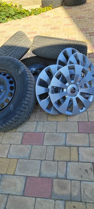 215/60/16 зима Nokian с дисками и колпаками