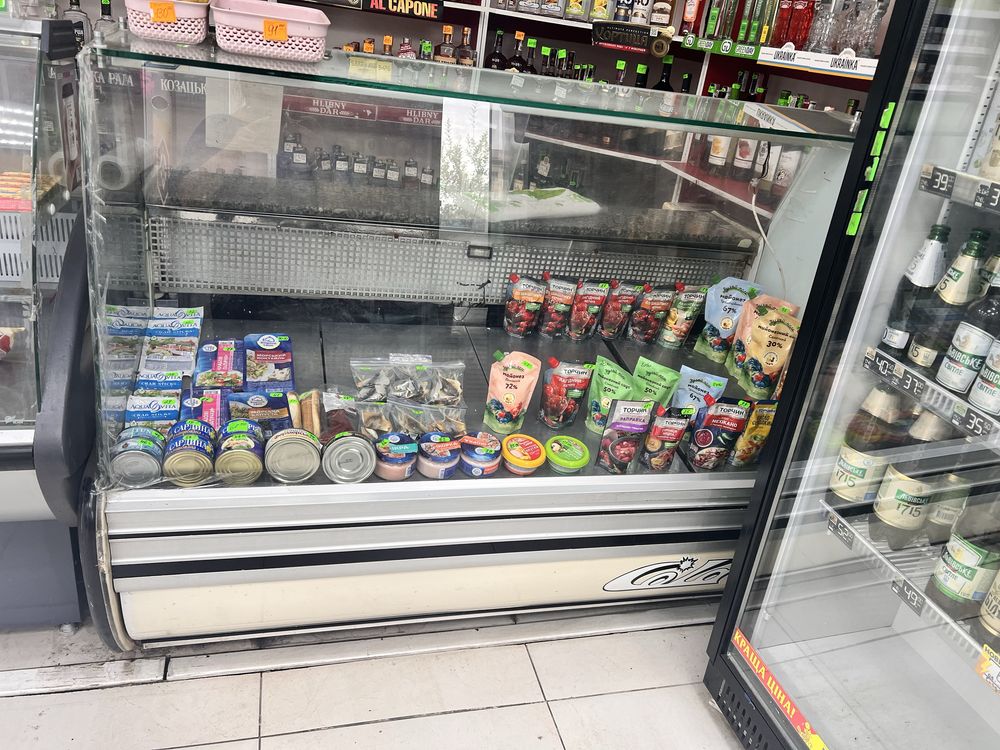 Продається вітрина у звязку з закриттям магазину