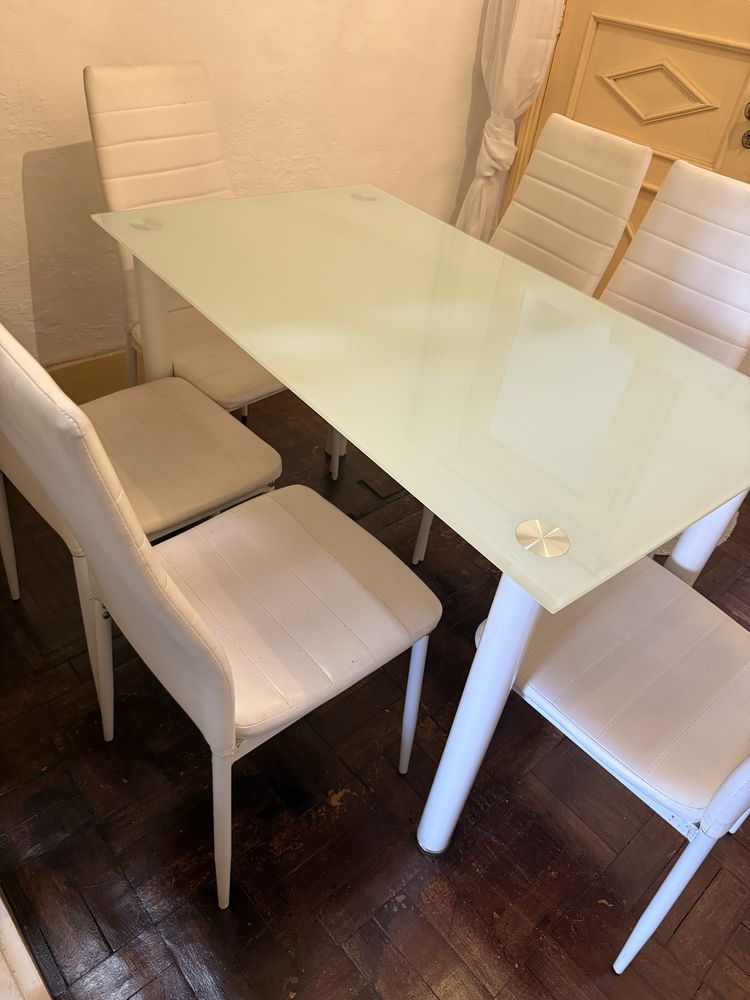 Vendo essa mesa em otimas condicoes,interessados e so chamad que negoc