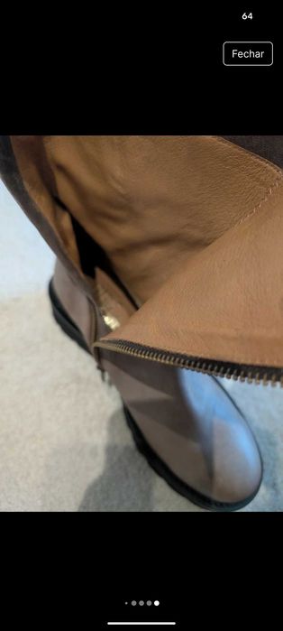 Botas cinza em pele, da Little La Suite