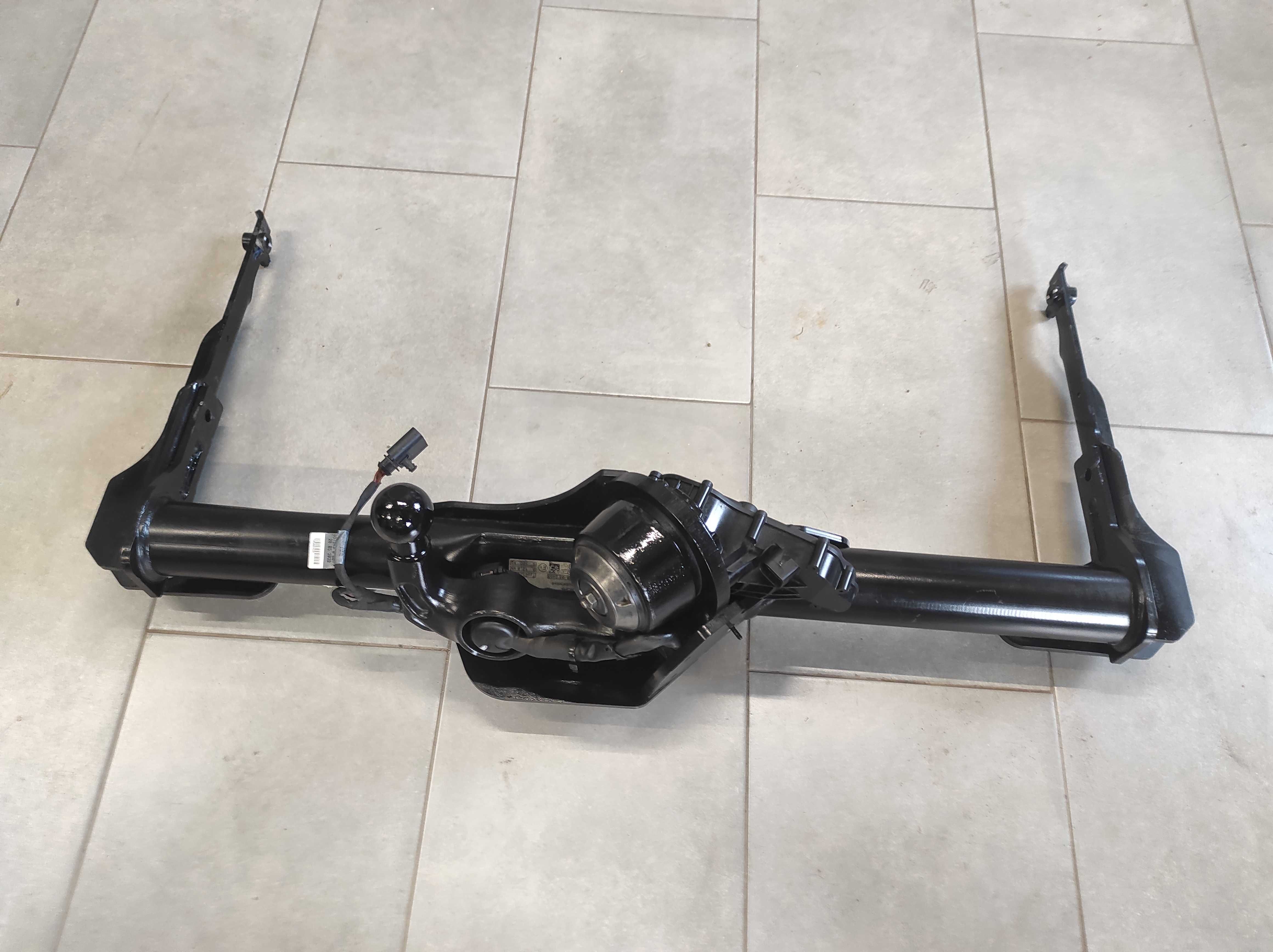 Oryginalny Hak Holowniczy AUDI Q5 80A 17-