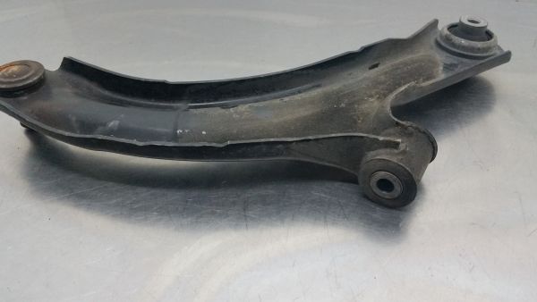 Braço de suspensão frente esquerdo RENAULT Clio III (BR0/1, CR0/1)