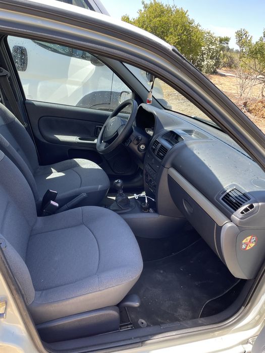 Clio 1.2 2004 poucos kilometros