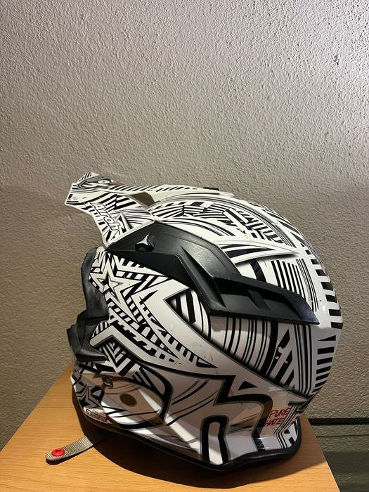 Capacete de mota AIROH