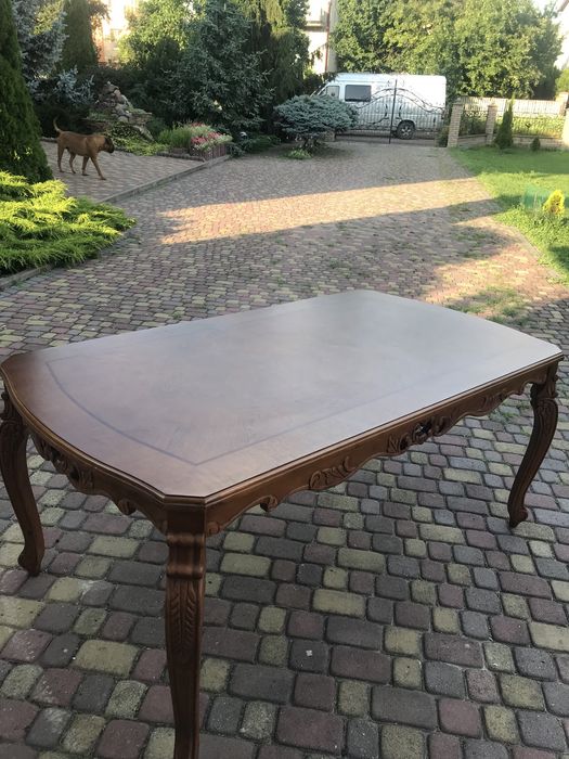 Обідній стіл привезений з європи