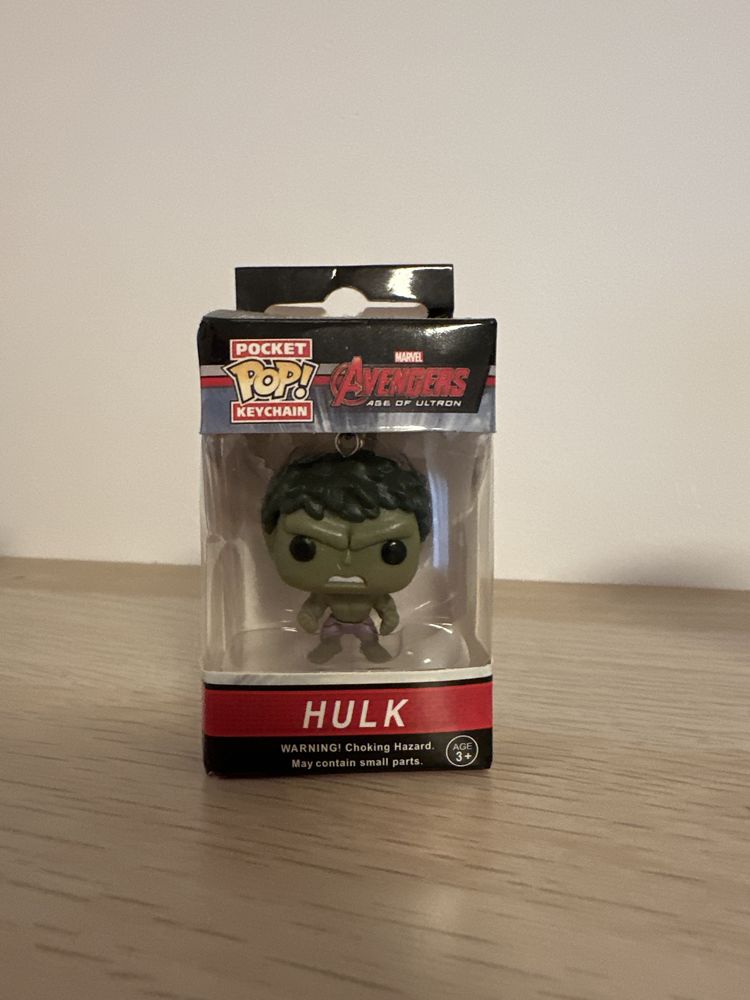 Funko Pops selados Hulk e Stranger Things