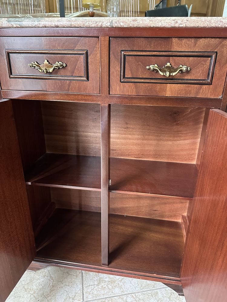 Sapateira com base de mármore