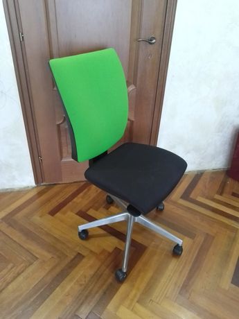 Офисное кресло В ОЧЕНЬ ХОРОШЕМ состоянии
