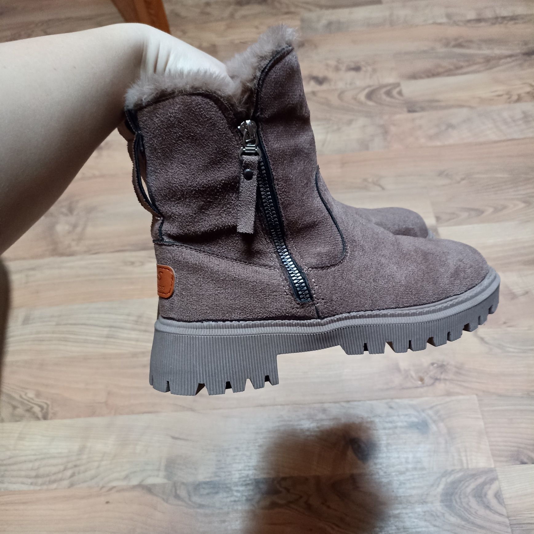 Brązowe zamszowe zimowe buty F&S