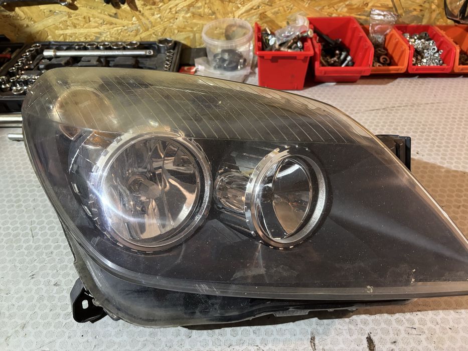 Lampa opel astra h