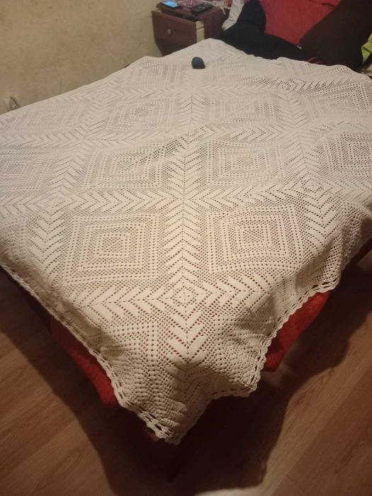 Colcha em renda bordada a mão nova nunca usada com 1.80x1.80