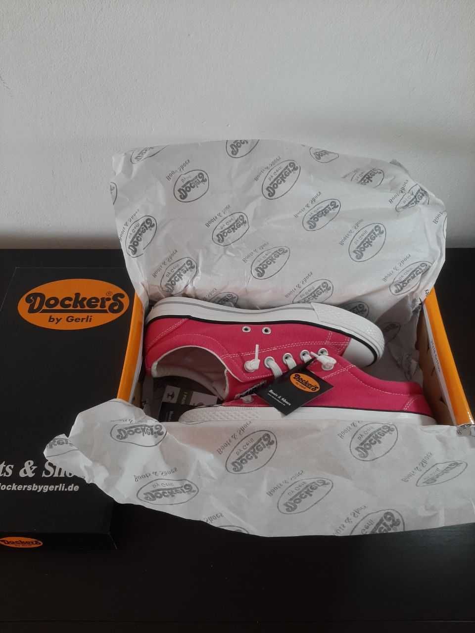 Продам кеды Dockers