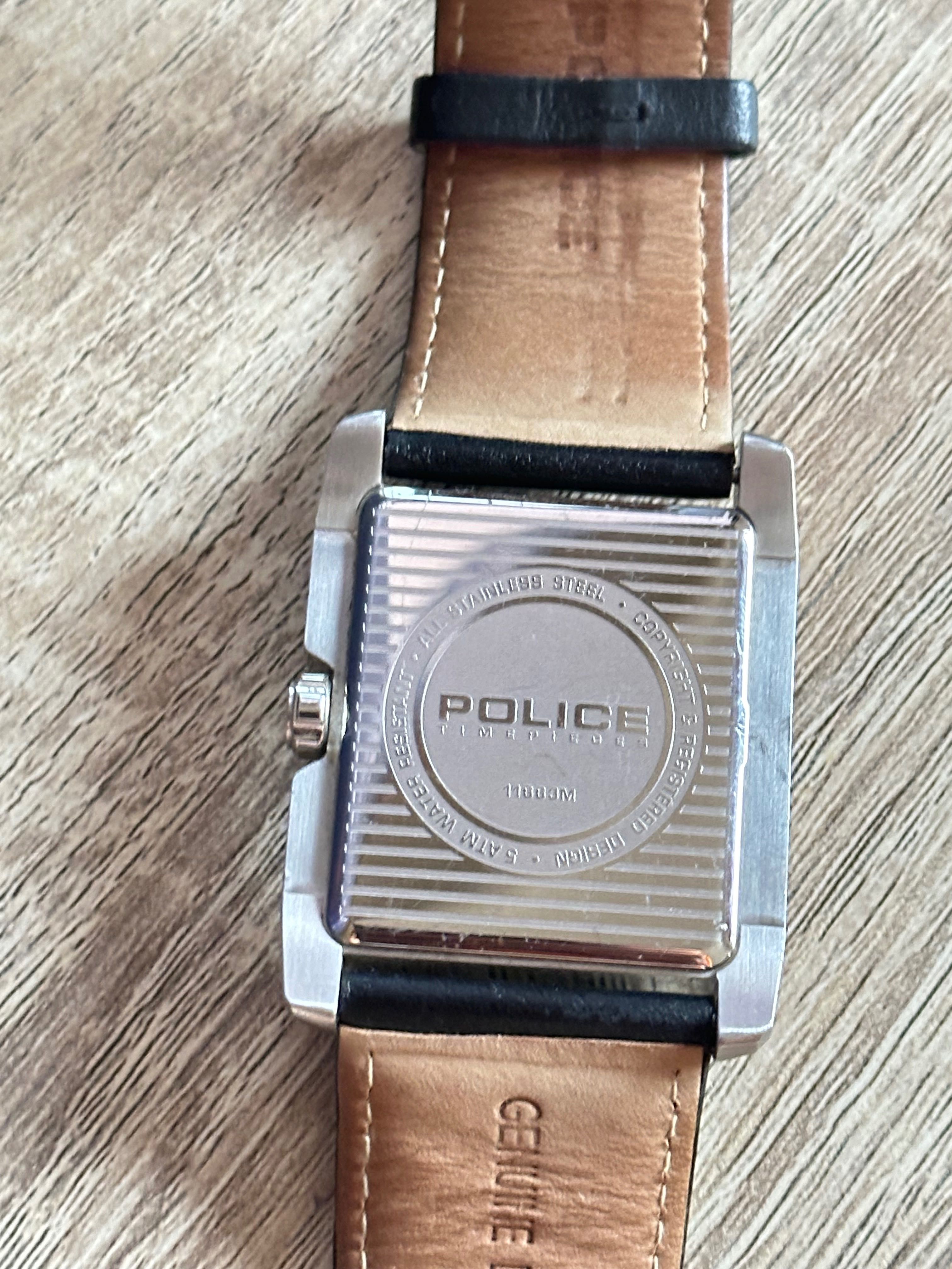 Relógio Police quadrado clássico