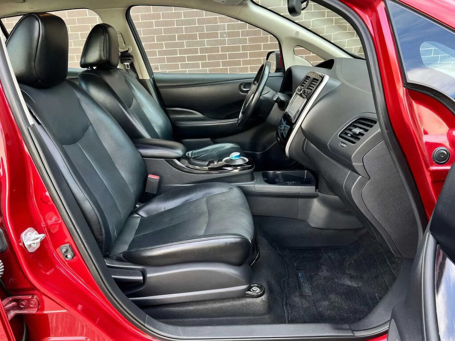 Nissan LEAF      2015