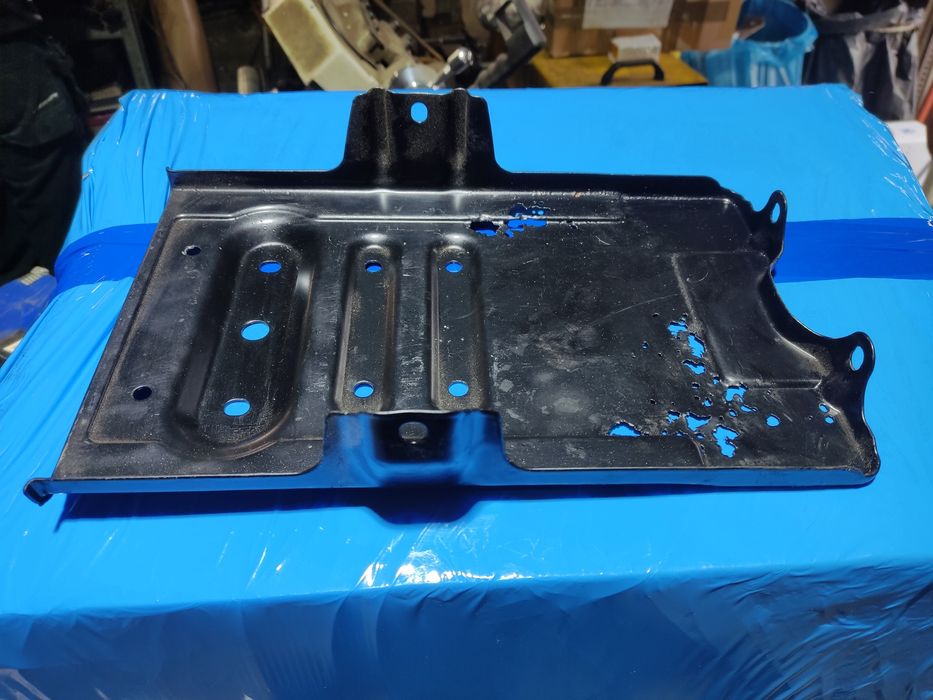 Podstawa akumulatora suzuki grand Vitara I