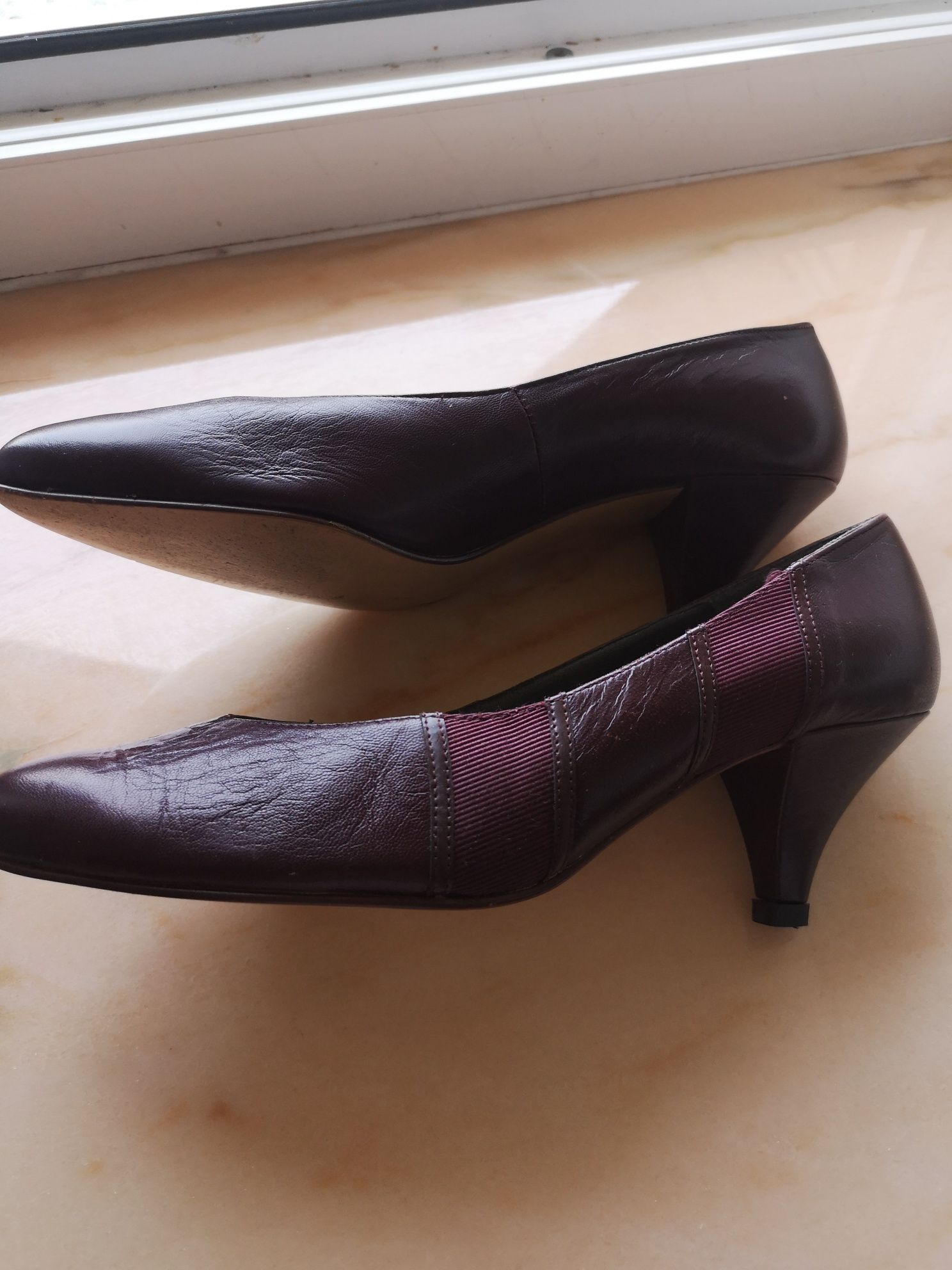 Damskie eleganckie nowe czółenka firmy Salamander  rozm. 24,5 /25 cm