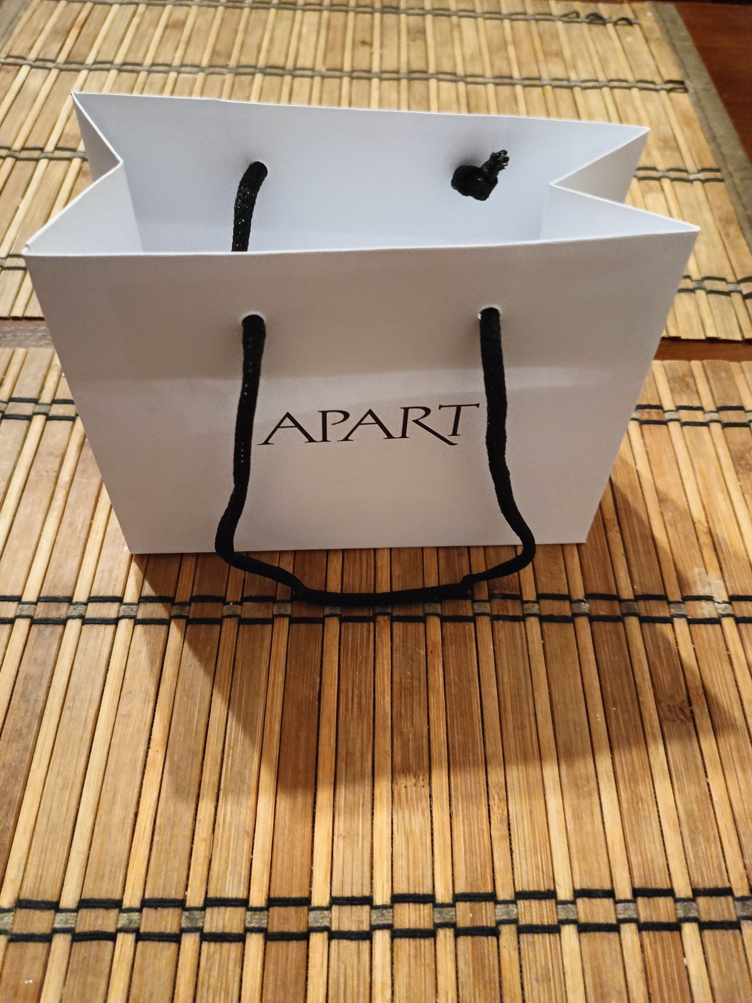 Nowa torebka prezentowa firmy Apart