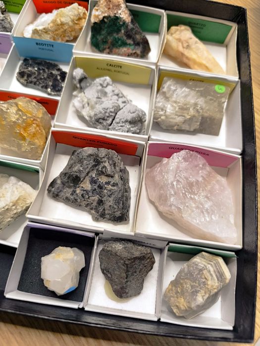 Conjunto de 17 minerais