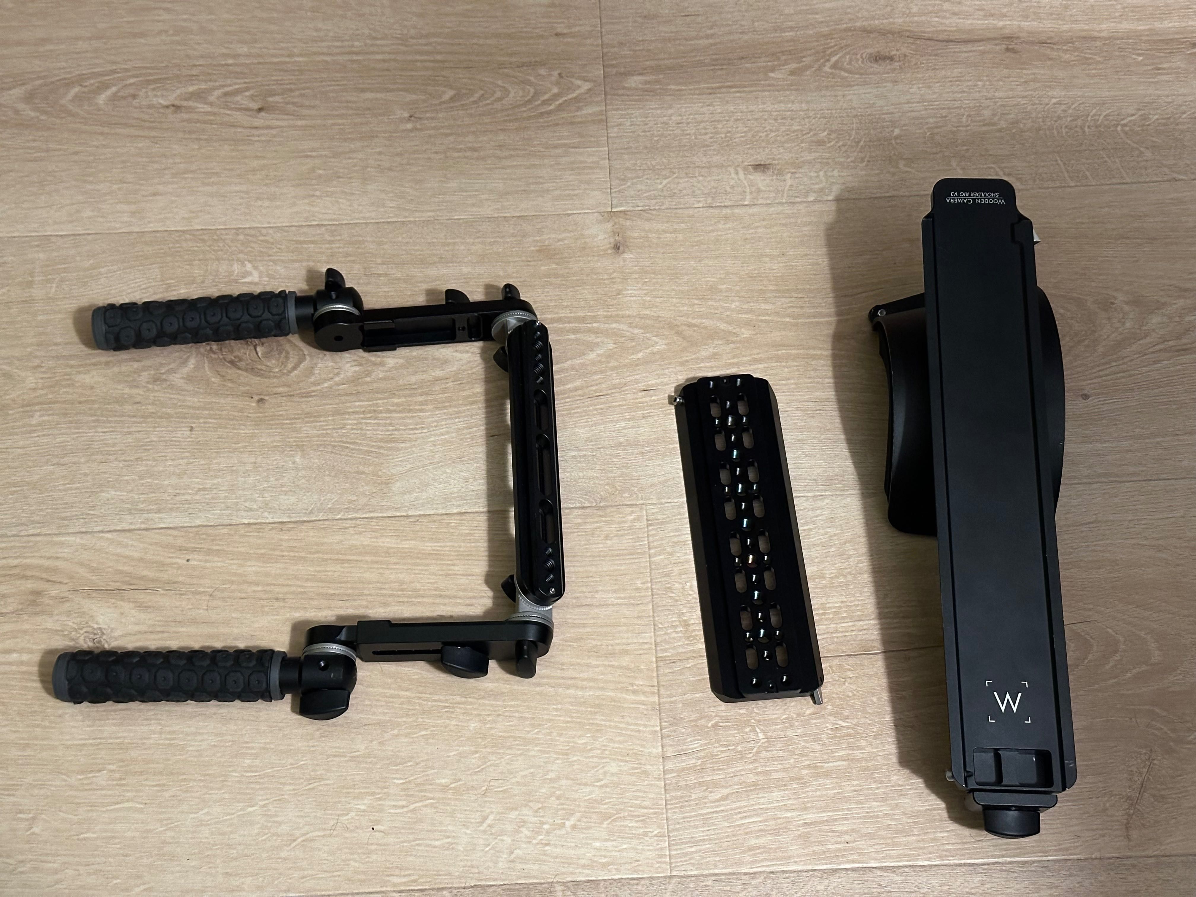 Wooden camera shoulder rig
