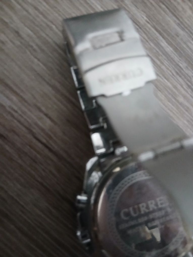 Relógio da marca Currren