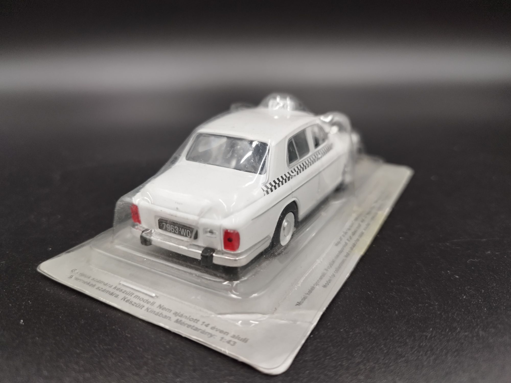 1:43 Deagostini Warszawa Taxi model