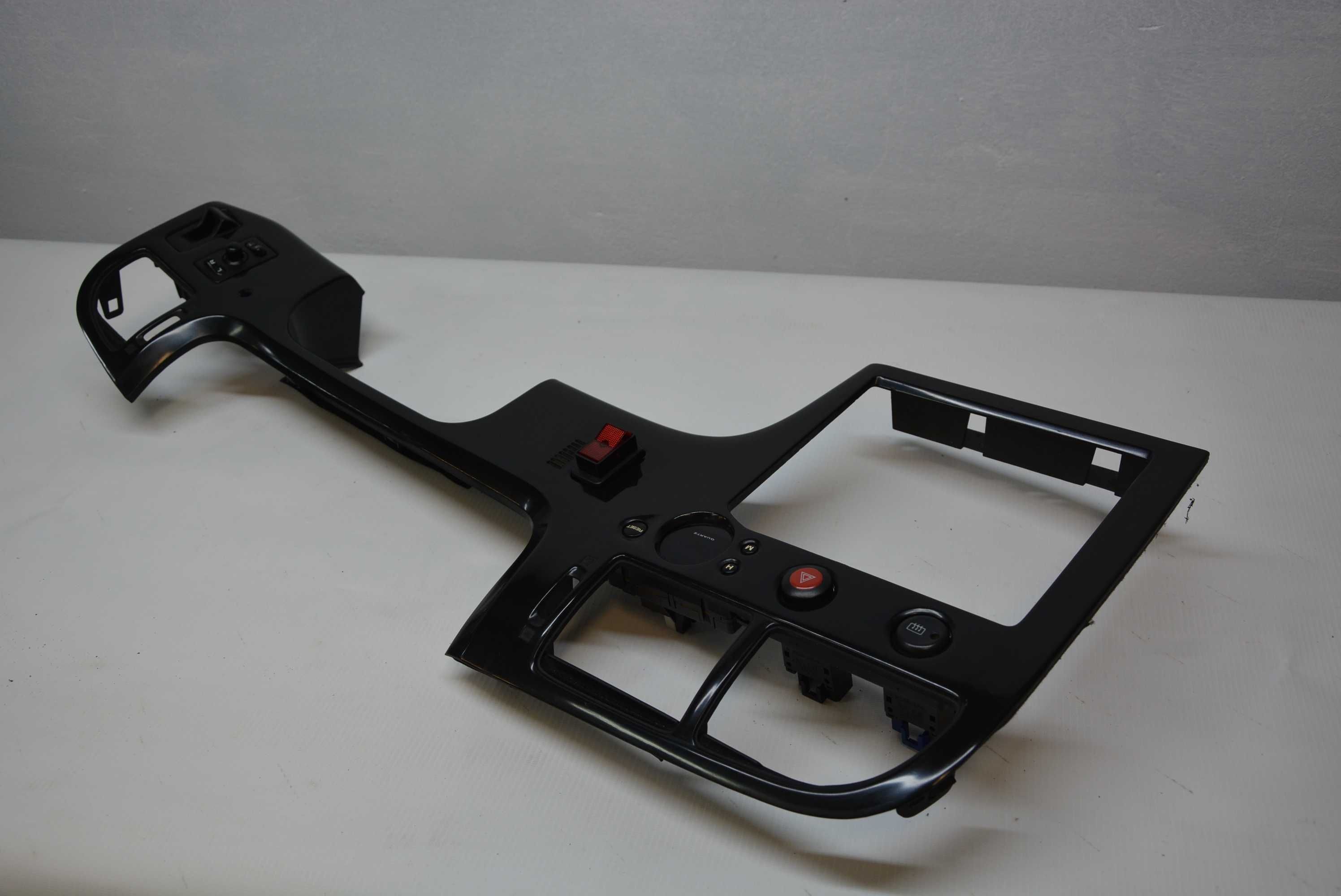 Nissan Skyline R33 panel kokpit deska konsola