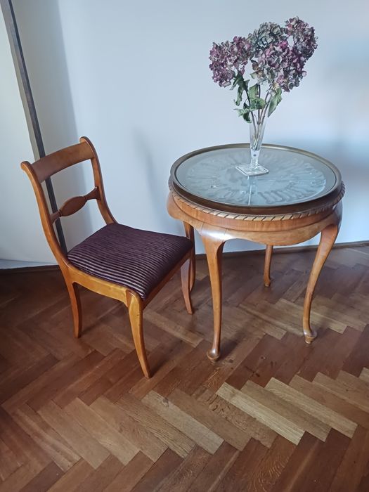 Krzesło w stylu biedermayer i stolik okrągły