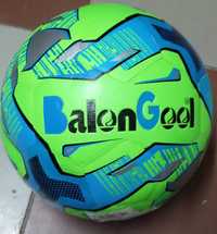 Новый футбольный мяч
