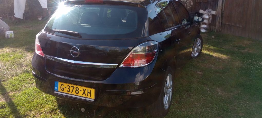 Opel Astra H, 5 drzwi Hatchback 1.7 cdti