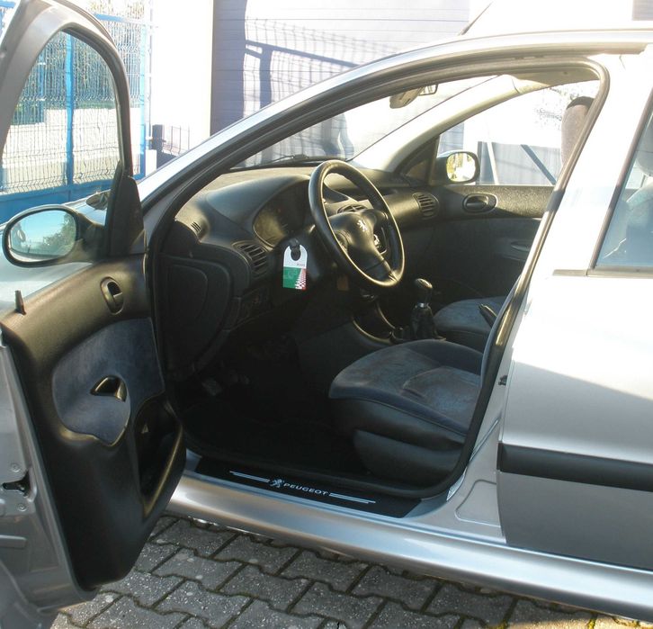 Peugeot 206. Poucos kms. Impecável. Comprove