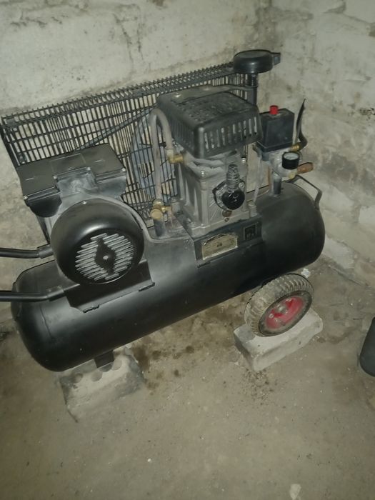 Продам компресор 50л