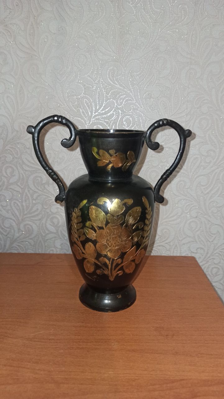 Латунная индийская ваза