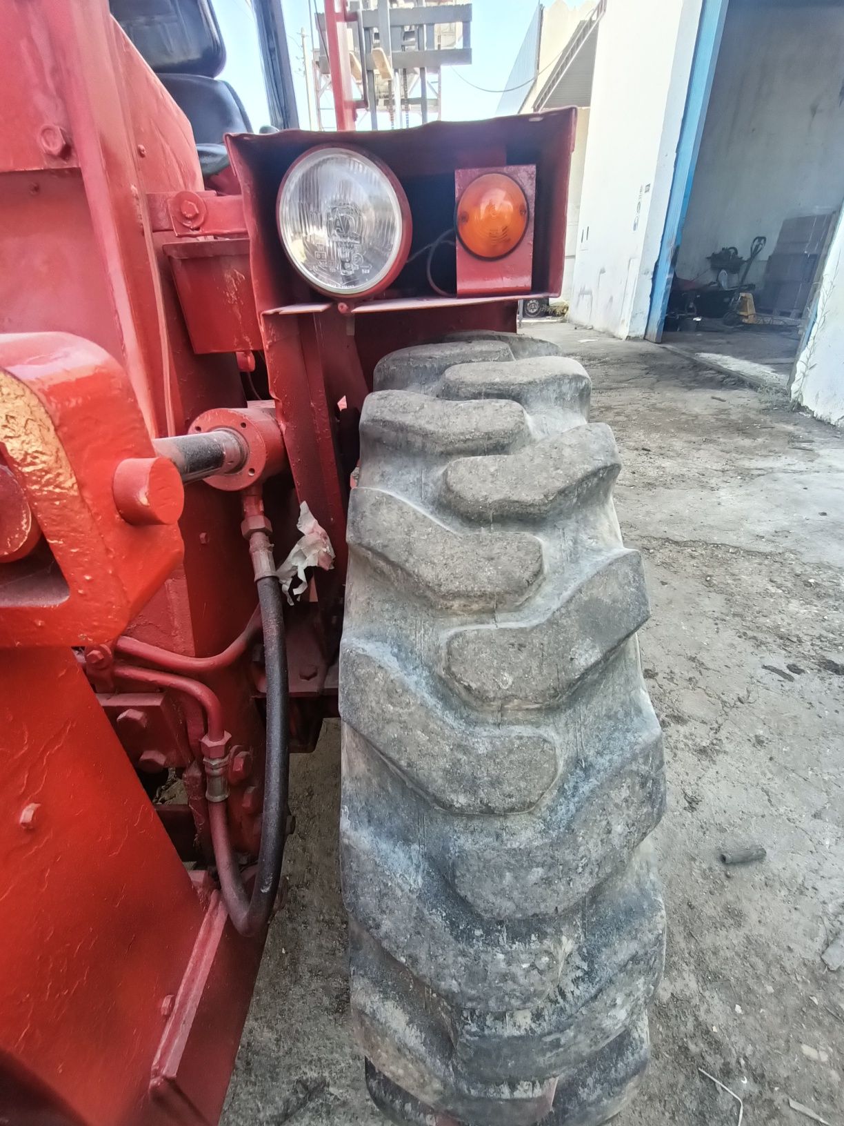Manitou diesel 2.5 toneladas todo terreno