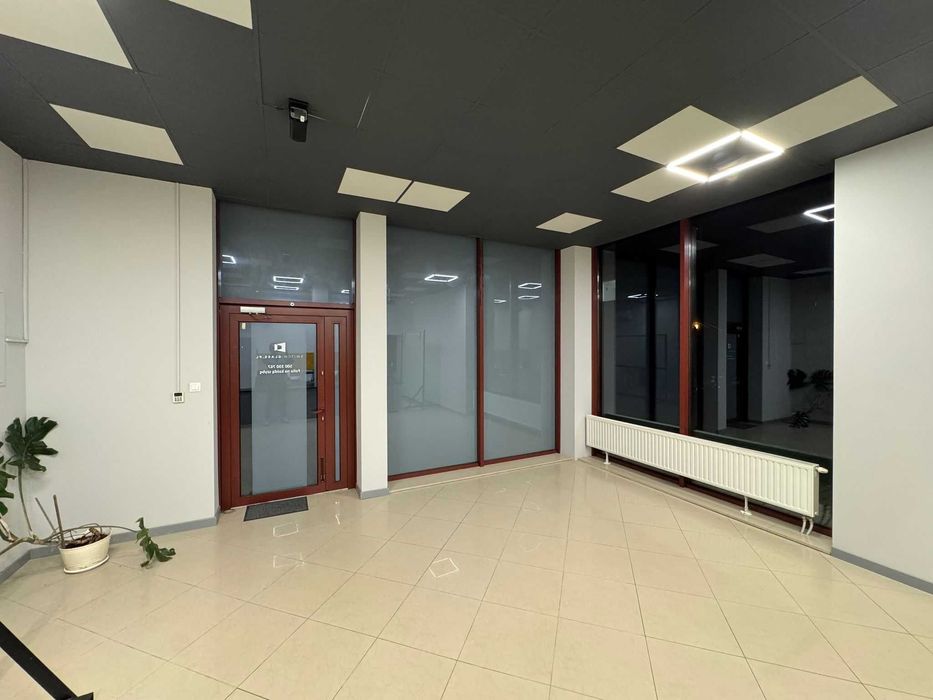 Wynajmę lokal 70 m² — parter, narożny, witryny na ulicę