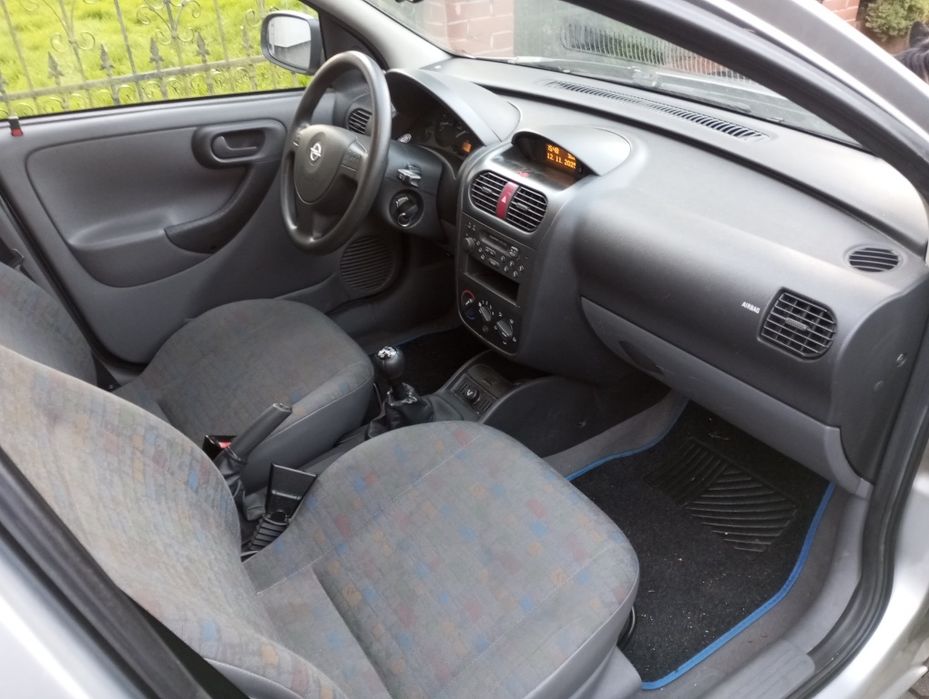 Opel Corsa 1.2 Ben. 2002 rok.