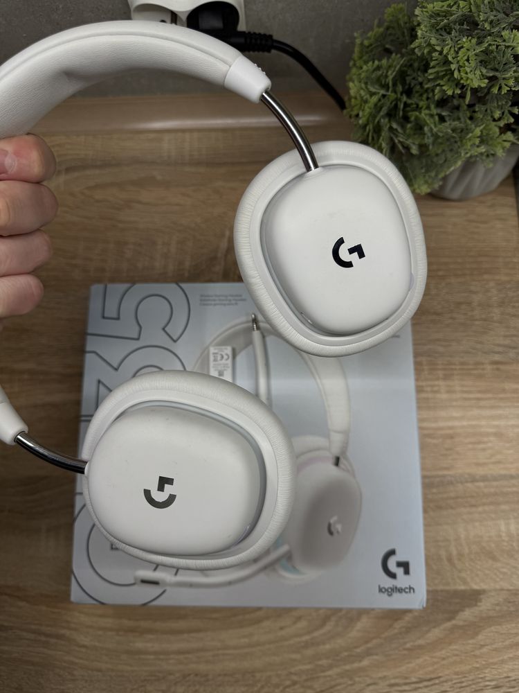 Продам наушникики Logitech G735. Состояние идельное.