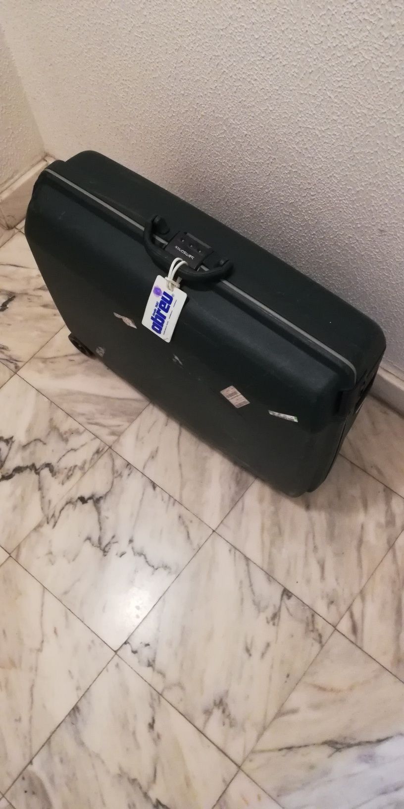 Vendo malas de viagem rígida