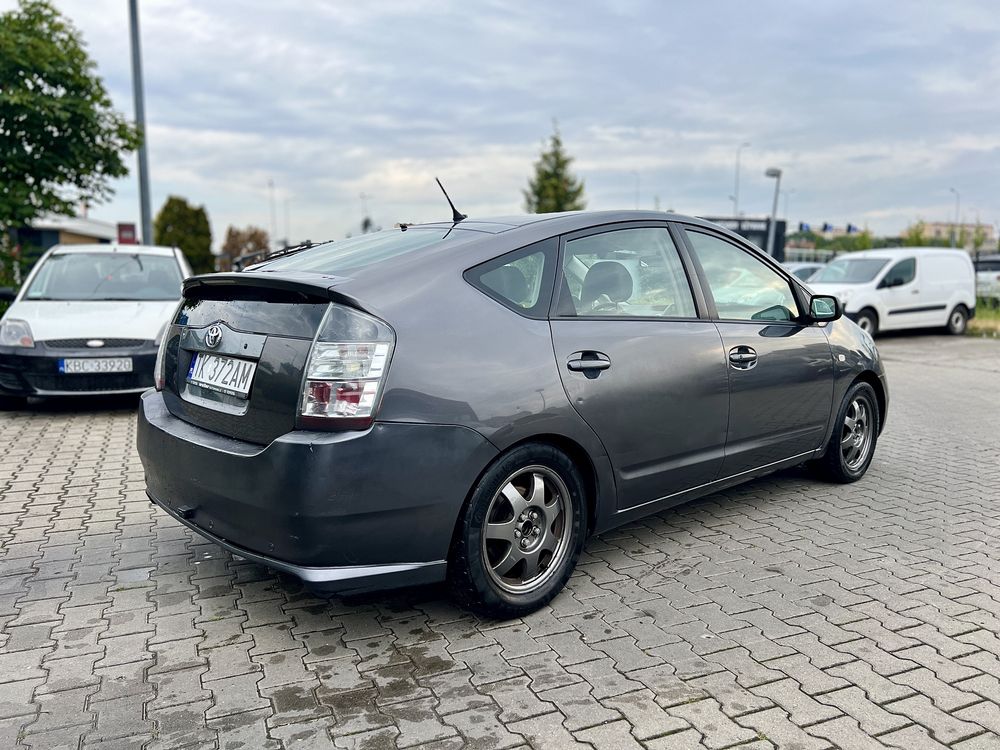 Samochód do Wynajęcia Wynajem Aut pod cele osobiste Prius Automat
